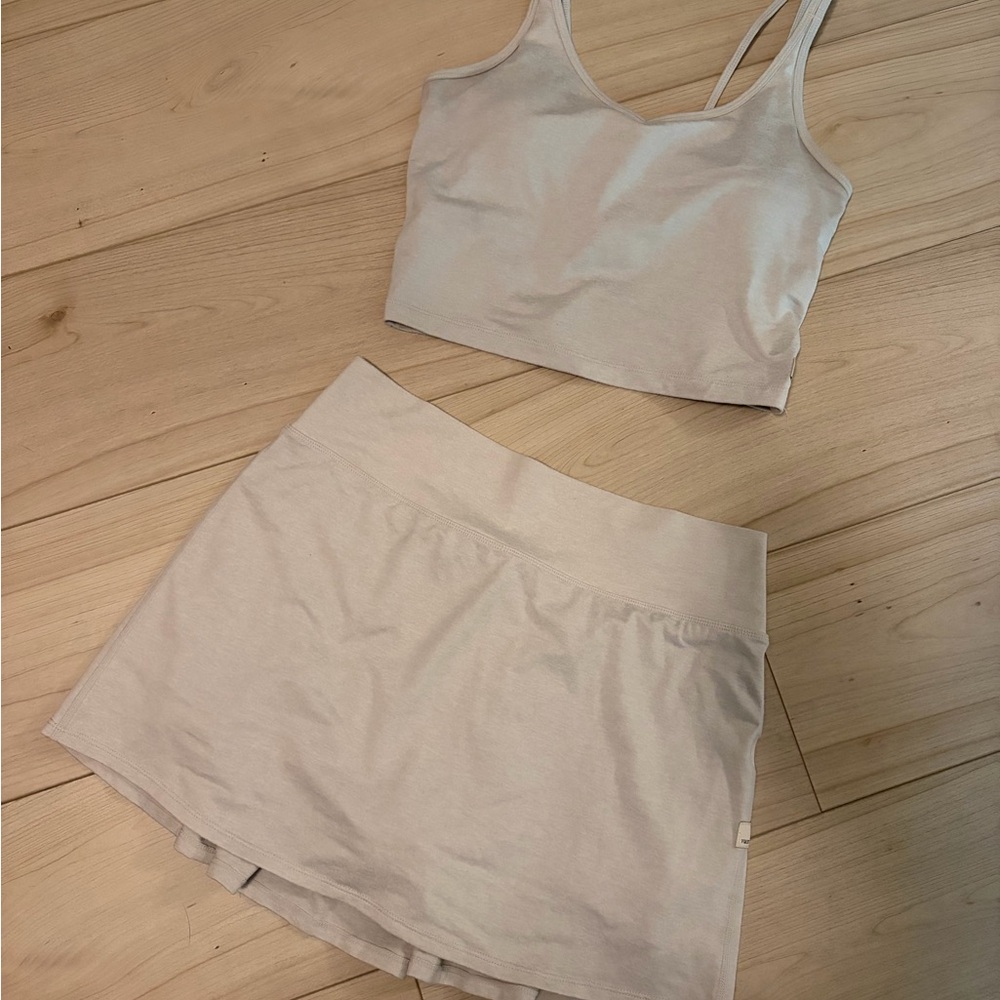 SET! Vuori Halo skirt and tank set sz M - Picture 2 of 7